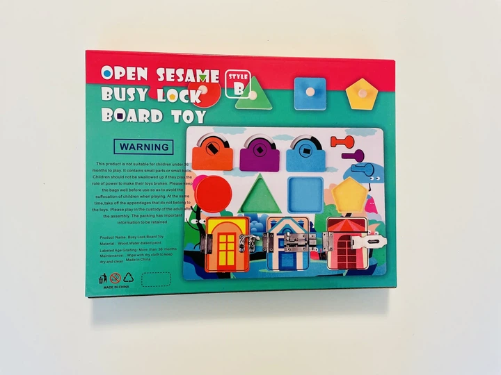 Montessori avec porte et figurine à cadenas - Image 3